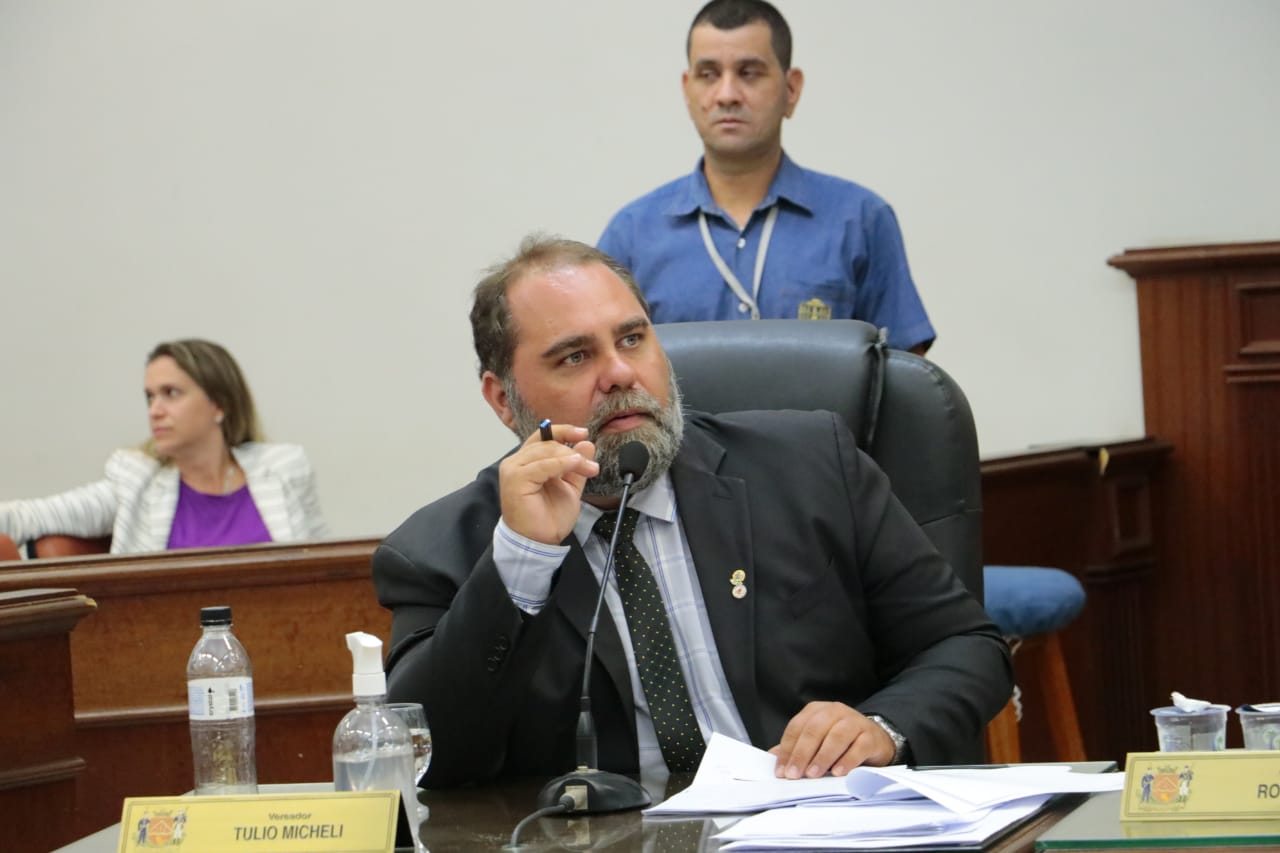 Após desaparecimento de restos mortais, Tulio Micheli convoca