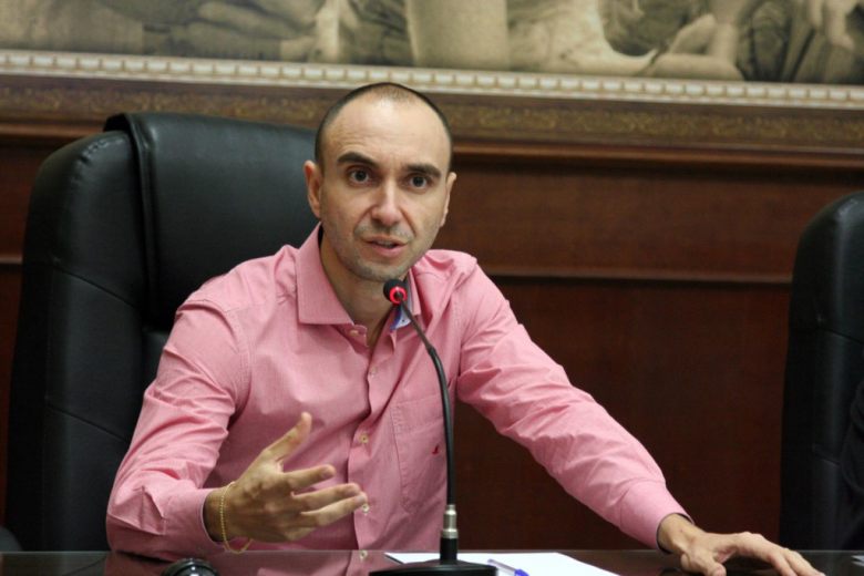 5dcdb8d384748