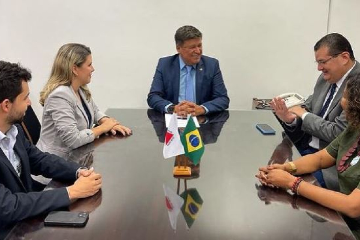 Vereador Samuel acompanhou a prefeita Elisa Araújo em encontro com o senador Carlos Viana, para tratar dos grandes projetos para Uberaba Foto release Samuel
