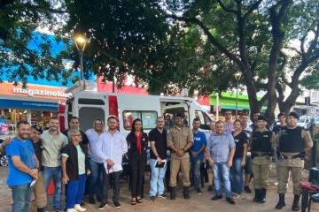 Vereador Elias Divino se reúne com PM e comerciantes da Praça Rui Barbosa