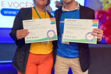 Foto 2 - Vereador Celso Neto e Assessora Eliana Pereira com certificados no Google