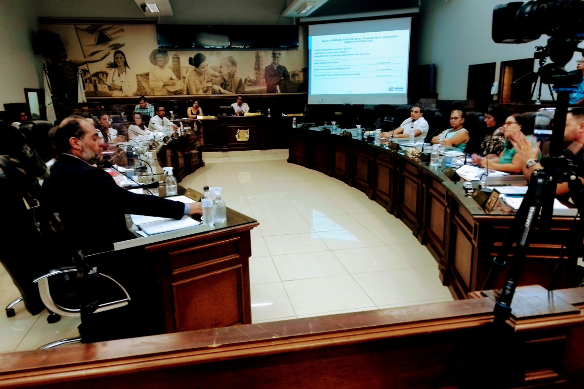 Com Plenário lotado vereadores acompanham  a prestação de contas da Saúde
