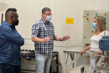 Visita a empresa de cosméticos - Divulgação