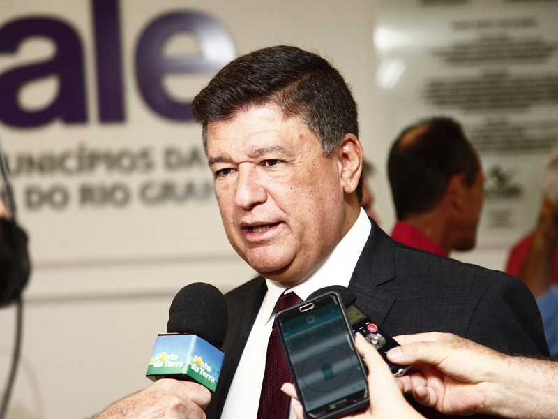 Senador Carlos Viana recebe demandas e demonstra apoio a projetos importantes para Uberaba e região