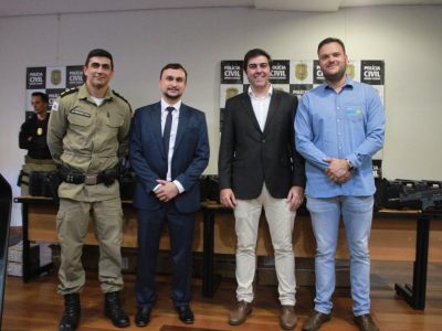 DIEGO ENTREGA DE ARMAMENTO 2