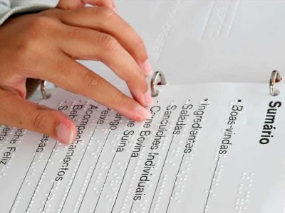 Cardápio-com-Braile-para-cegos-e-letras-ampliadas-para-pessoas-com-baixa-visão