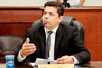 3-30Fernando-Mendes