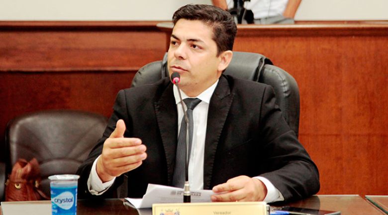 3-30Fernando-Mendes