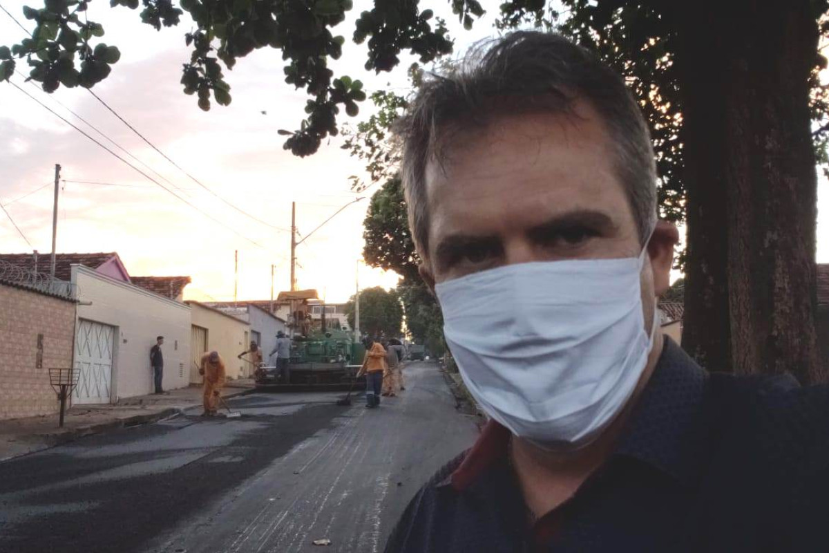Vereador Barbeirinho acompanha obras na avenida Umuarama, que pede desde o início do seu mandato